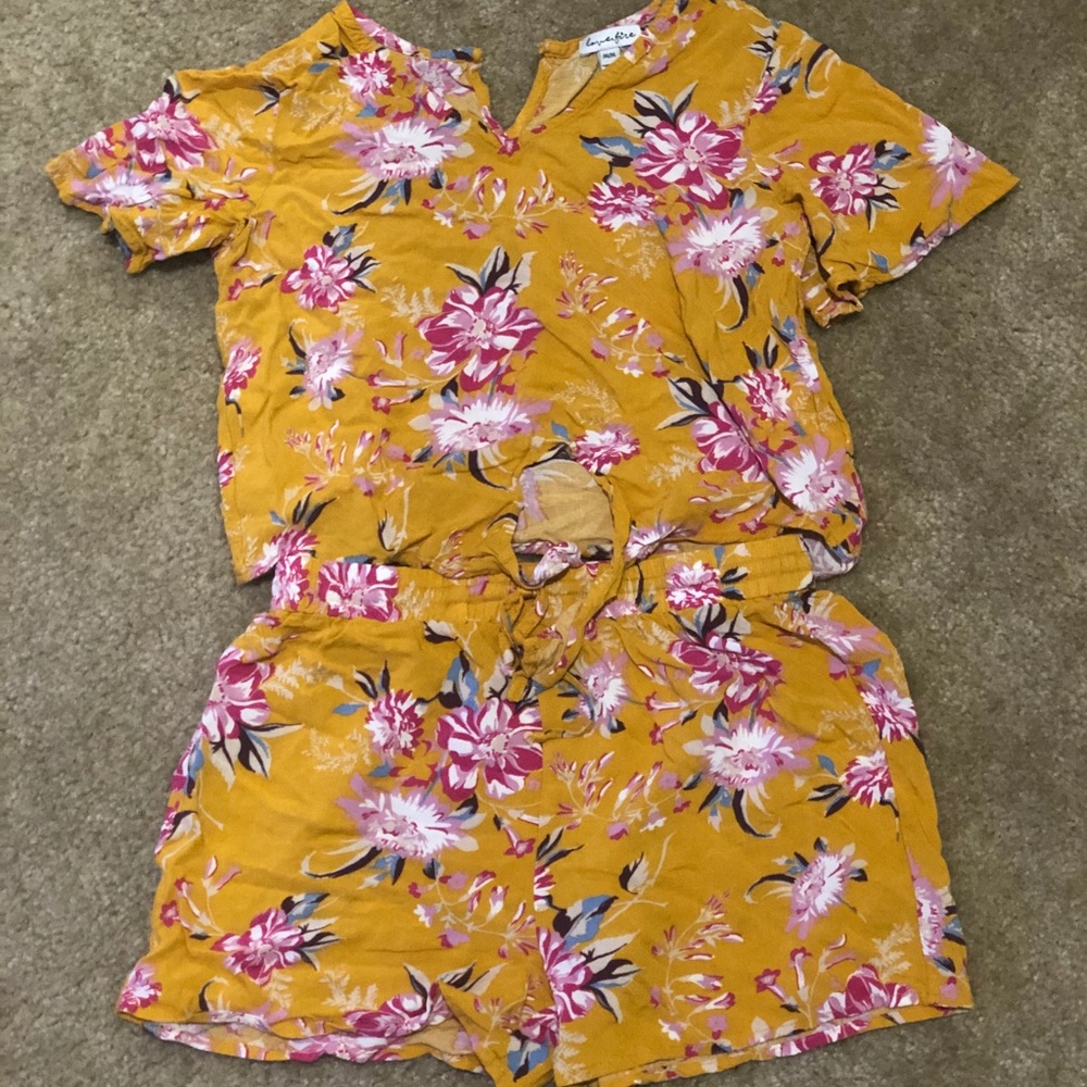 Girls two piece short set. Excellent condition!